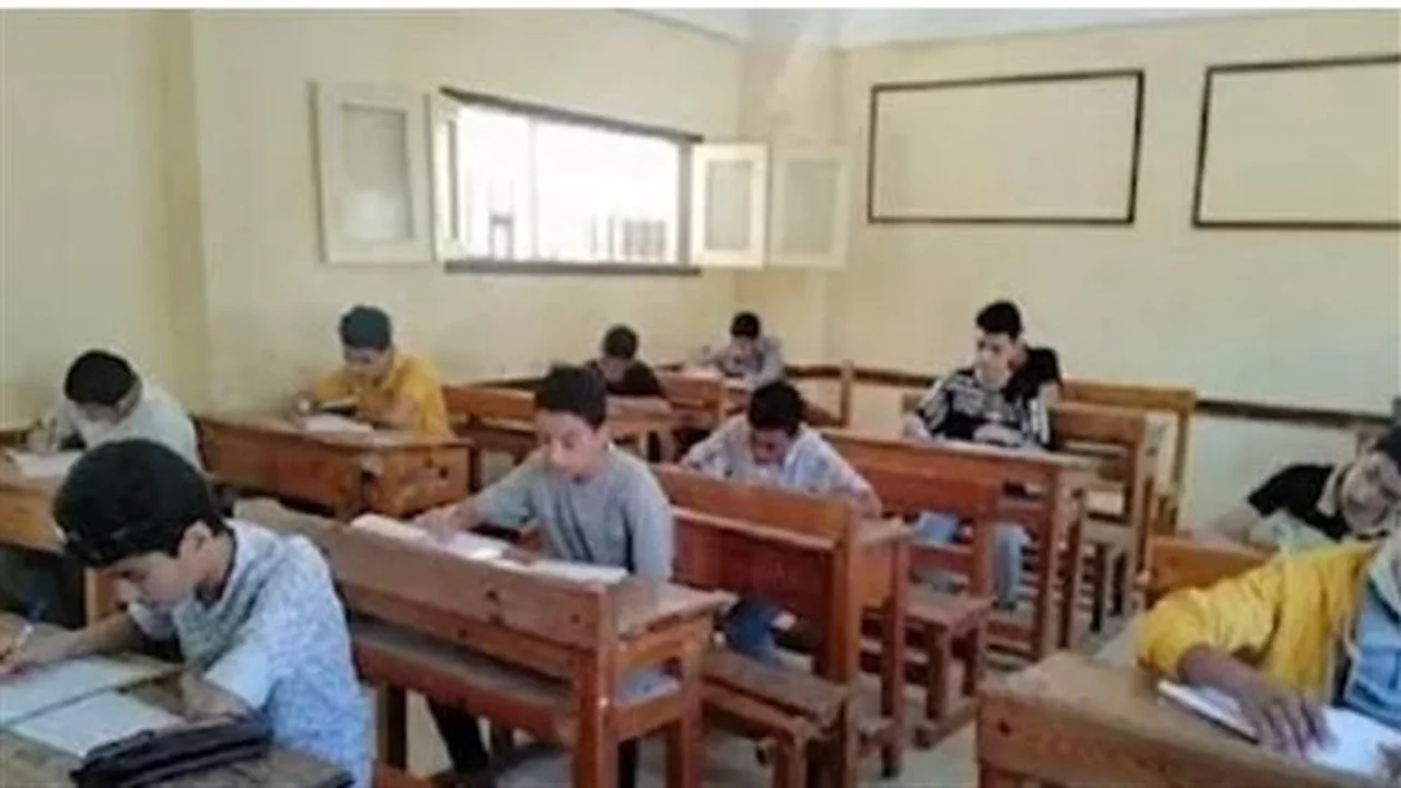 ضوابط جديدة.. توزيع grades المهام الأدائية في صفوف النقل